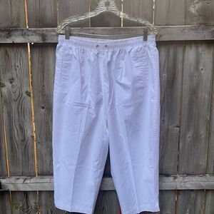 Hasting & Smith petite white capris sz. L